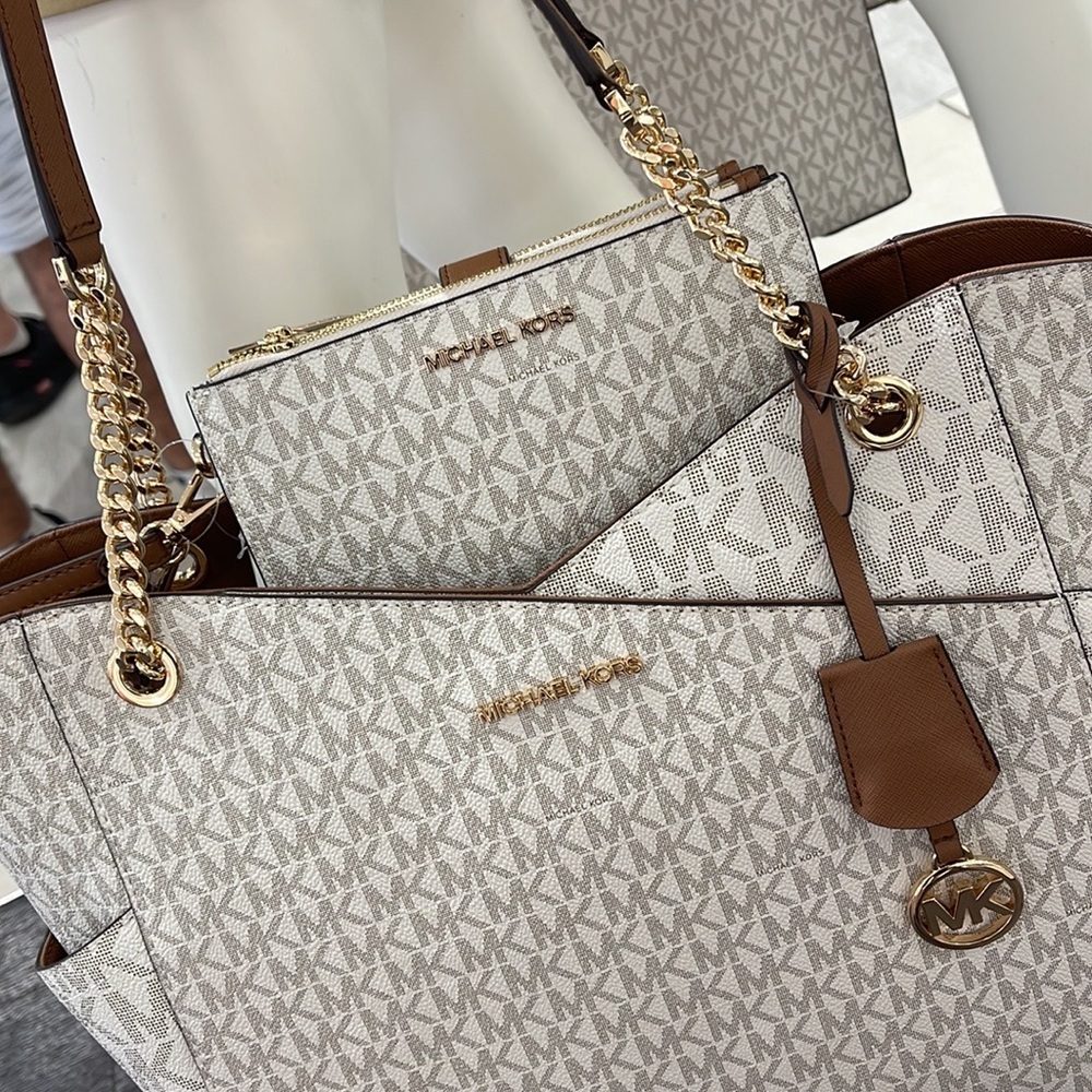 MICHAEL KORS LARGE X CHAIN SHOULDER TOTE 
& 
LARGE DOUBLE ZIP WALLET WRISTLET - Picture 2 of 16